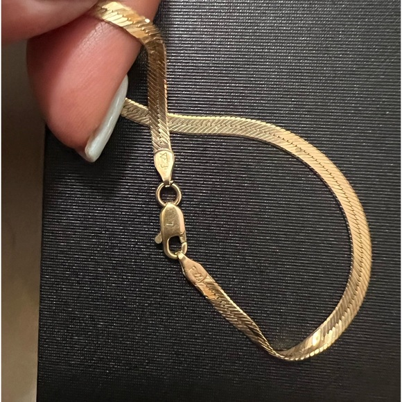 🔥🔥SUPER SALE🔥🔥PRICE FIRM✅👑14kt Solid Yellow Gold Herringbone Bracelet - Picture 6 of 13